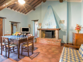 Comfy Farmhouse in Castiglione del Lago with Pool